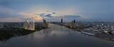 Nue Riverest Ratburana es un complejo residencial de estilo resort, situado a orillas del pintoresco río Chao Phraya. A solo diez minutos del distrito Rama 3, y con una conexión de transporte conveniente hacia Sathorn, ofrece un acceso rápido a los c Nue Riverest Ratburana