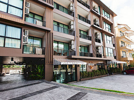 Proud Condominium Rawai es un moderno complejo residencial ubicado a solo 100 metros de la playa de Rawai, uno de los lugares más pintorescos de Phuket. Completado en mayo de 2020, ofrece apartamentos que van desde 30 hasta 70 m², con áreas habitable Proud Condominium Rawai