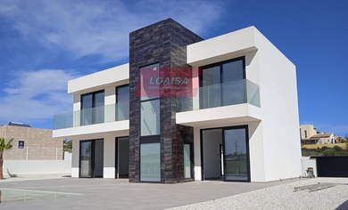 VILLA AMANECER – VERA, ALMERÍA.
REF. 1108 – Villa de lujo para construir (parcela no incluida).
Presentamos un proyecto de villa de lujo de dos plantas con 195 m², que puede construirse en una parcela a su elección en una de las zonas más pintoresca VILLA AMANECER