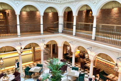 Palacio Solecio – Málaga, España.
Una joya restaurada del patrimonio andaluz.
Palacio Solecio es un proyecto realizado por ActivumSG que ha devuelto la vida a un histórico edificio abandonado en el corazón de Málaga. Originalmente un palacio andaluz Palacio Solecio