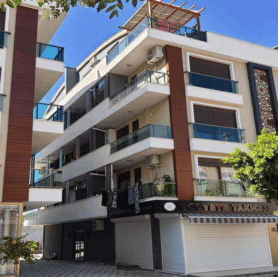 Ekşioğlu & Severler Sitesi is a mixed-use residential and commercial development in the heart of Kepez Ulus, Antalya. Ideally located at the Çallı intersection, the project combines urban convenience with refined architectural design.
Project Ov Severler Sitesi