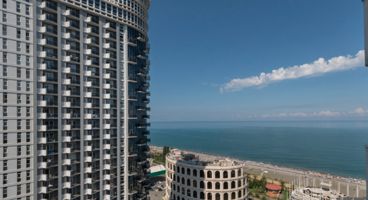 El complejo residencial «Sea Towers», situado en la calle Sherif Khimshiashvili de Batumi, está muy cerca de la orilla del mar.
La accesibilidad en transporte en esta zona es muy alta: las rutas públicas proporcionan fácil acceso a casi todas las pa Orbi Sea Towers