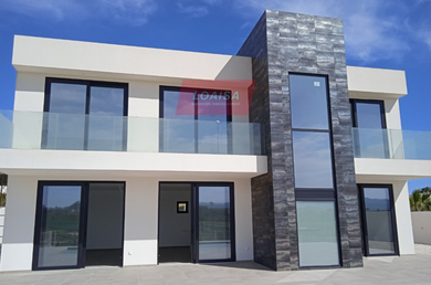 VILLA AMANECER – VERA, ALMERÍA.
REF. 1108 – Villa de lujo para construir (parcela no incluida).
Presentamos un proyecto de villa de lujo de dos plantas con 195 m², que puede construirse en una parcela a su elección en una de las zonas más pintoresca VILLA AMANECER