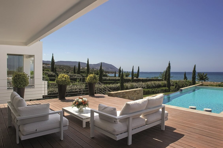 Akamas Bay Villas is an exquisite premium beachfront complex located in one of the most beautiful corners of Cyprus, near the Akamas Peninsula. Here, modern architecture and unique design blend harmoniously, turning each villa into your personal para Akamas Bay Villas
