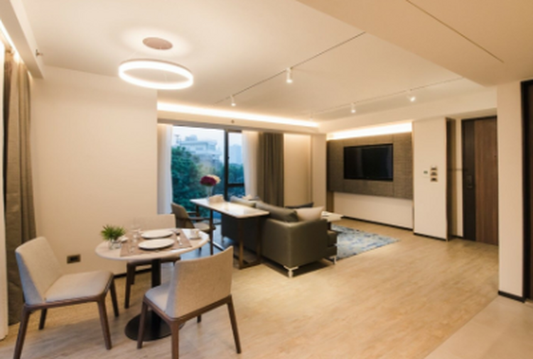 Gardina Asoke Hotel & Residence — это оазис уюта и уединения в самом сердце динамичного Бангкока. Расположенный всего в 500 метрах от Сукхумвит-роуд и в 750 метрах от станции метро QSNCC, этот премиальный жилой проект предлагает идеальный баланс Gardina Asoke