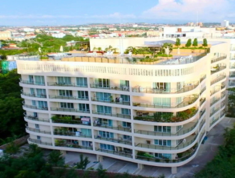 Hyde Park Residence 1 es un condominio situado en Soi Thap Phraya 4 en Pattaya, Chon Buri. Desarrollado por Matrix Developments y finalizado en 2008, el proyecto consta de un edificio de 7 plantas con un total de 79 unidades que van desde estudios ha Hyde Park Residence 1