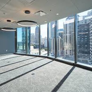 The Douglas es una torre de oficinas boutique ubicada en Preston Center, una de las zonas más codiciadas de Dallas, Texas. El edificio cuenta con acabados de clase A, vistas espectaculares y sistemas completamente modernizados. Gracias a su ubicación The Douglas
