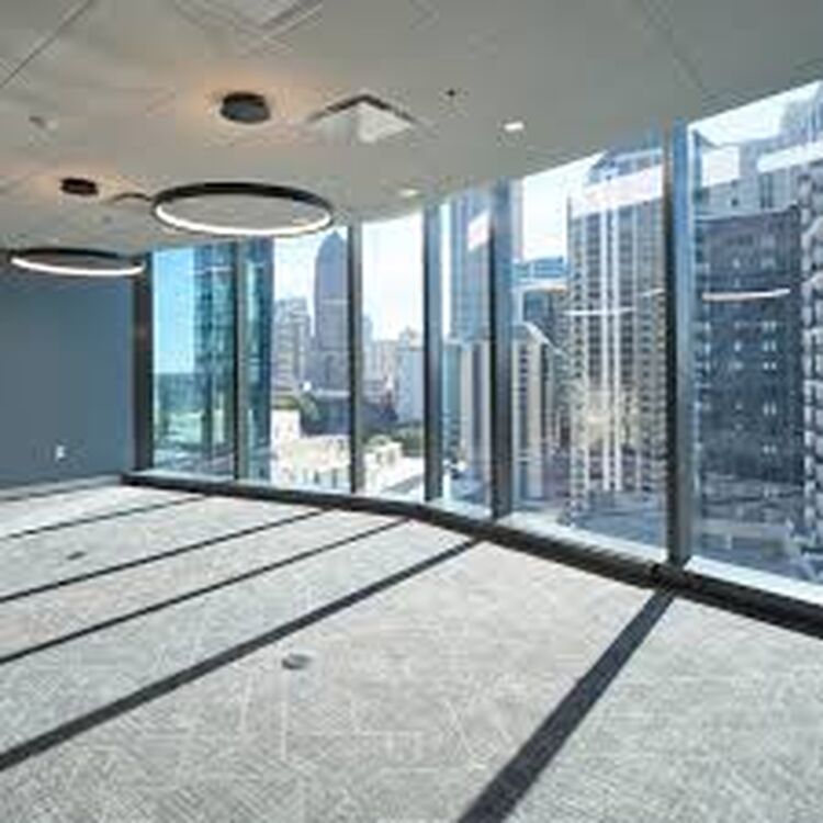 The Douglas es una torre de oficinas boutique ubicada en Preston Center, una de las zonas más codiciadas de Dallas, Texas. El edificio cuenta con acabados de clase A, vistas espectaculares y sistemas completamente modernizados. Gracias a su ubicación The Douglas
