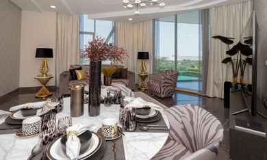 Waterbay Residence by Roberto Cavalli — Lujo y estilo en Bahrain Bay
Concepto del proyecto
Waterbay Residence furnished by Roberto Cavalli es un complejo residencial de lujo desarrollado por Bin Faqeeh Real Estate Investment Company, ubicado en la Waterbay Residence by Roberto Cavalli