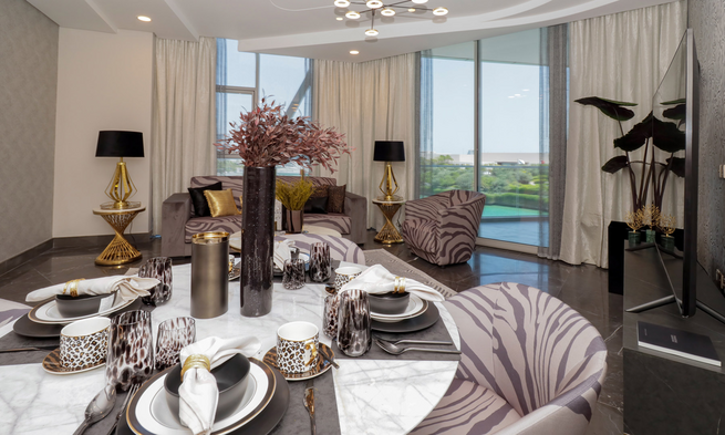 Waterbay Residence by Roberto Cavalli — 巴林湾的奢华与格调
项目概念
Waterbay Residence furnished by Roberto Cavalli 是由 Bin Faqeeh 房产投资公司 开发的高端住宅项目,坐落在麦纳麦最尊贵的 Bahrain Bay 岛上。
这座 10 层高的建筑按五星级标准打造,并由意大利时尚品牌 Roberto Cavalli 设计。室内装潢延续品牌的标志性风格——优雅的线条、精致的质感与温润的色调。
项目 Waterbay Residence by Roberto Cavalli