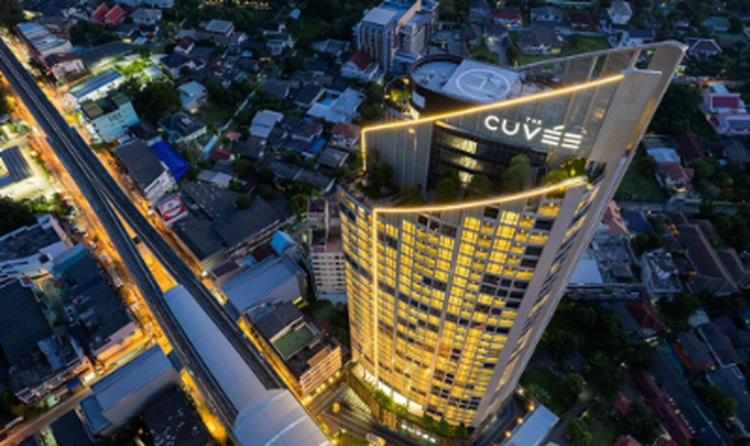 The Cuvee Yaek Tiwanon es un condominio residencial premium de estilo moderno, ubicado a pocos pasos de la estación MRT Yaek Tiwanon. Su excelente ubicación garantiza un acceso rápido y cómodo al centro de Bangkok y a otros distritos importantes. El The Cuvee Yaek Tiwanon
