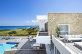 Akamas Bay Villas is an exquisite premium beachfront complex located in one of the most beautiful corners of Cyprus, near the Akamas Peninsula. Here, modern architecture and unique design blend harmoniously, turning each villa into your personal para Akamas Bay Villas