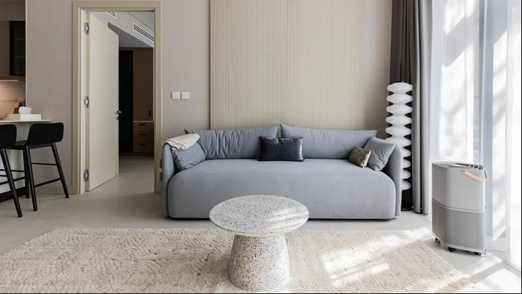 LUM1NAR Tower is the new embodiment of architectural elegance in Dubai, where light and form merge in harmony. The tower is designed as a symbol of modern style and refined aesthetics: matte glass panels, softly illuminated from within, create a shim LUM1NAR Tower