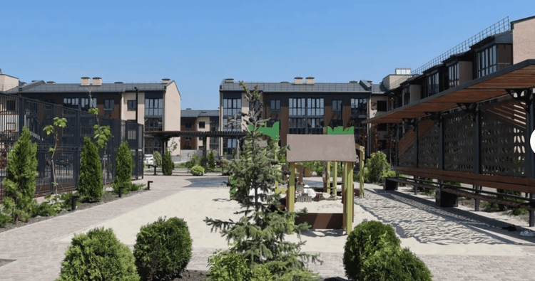 Nova Vita is an eco-quarter in Krasnodar where comfort-class living meets nature. Designed for those who value mindful consumption, sustainability, and everyday well-being, it redefines urban living through thoughtful design.
The project features el Nova Vita