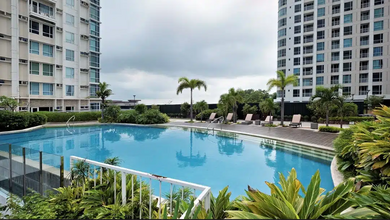 Marco Polo Residences —— 高处人生,尽览宿务天际与五星级奢华生活
项目概念
Marco Polo Residences 是由 Federal Land, Inc. 打造的旗舰住宅项目,坐落于菲律宾宿务市 Lahug 区 Nivel Hills 山顶。
项目融合自然与城市的优雅平衡,从窗外可俯瞰海岸线、青翠山丘与充满活力的城市天际线。
作为享誉国际的 Marco Polo Hotels(马哥孛罗酒店) 品牌的延伸,该项目结合了世界级舒适度、私密性与酒店式尊贵服务。它专 Marco Polo Residences