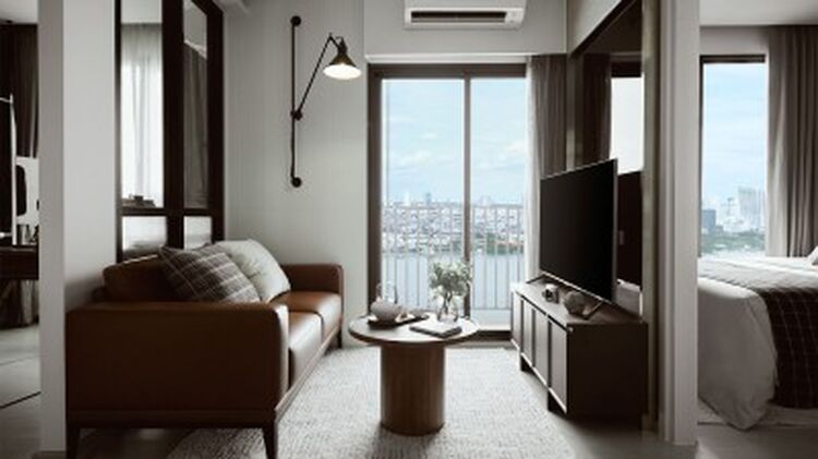 Nue Riverest Ratburana es un complejo residencial de estilo resort, situado a orillas del pintoresco río Chao Phraya. A solo diez minutos del distrito Rama 3, y con una conexión de transporte conveniente hacia Sathorn, ofrece un acceso rápido a los c Nue Riverest Ratburana