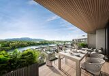 Laguna Lakelands Waterside Residences representa la armonía entre espacio, agua y luz en un entorno arquitectónico moderno.
El edificio de siete plantas ofrece apartamentos de una a tres habitaciones, donde el cielo infinito se funde con la serenida Laguna Lakelands Waterside Residences