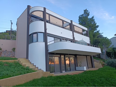 Alestate — Exclusive seaside living in perfect harmony with nature and architecture
Project Concept
Alestate is a modern development brand creating premium residential properties along Schinias Beach, in the picturesque area of Marathon, just 40 ki Alestate