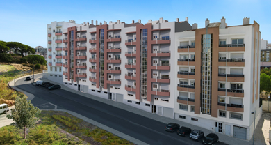 Rua Eduardo Viana 4–8 — Comodidad moderna y vistas panorámicas en el corazón verde de Almada
Concepto del proyecto
Rua Eduardo Viana 4–8 es un desarrollo residencial moderno que representa la armonía entre la vida urbana, el confort y la naturaleza Rua Eduardo Viana 4–8