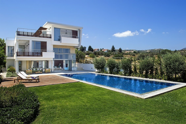 Akamas Bay Villas is an exquisite premium beachfront complex located in one of the most beautiful corners of Cyprus, near the Akamas Peninsula. Here, modern architecture and unique design blend harmoniously, turning each villa into your personal para Akamas Bay Villas