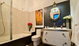 Casa en venta en Mijas.
Amplia vivienda con vistas a la ciudad y montañas en complejo residencial de prestigio.
Se ofrece una amplia vivienda de 190 m² (superficie útil: 115 m²) en la exclusiva urbanización El Coto, situada en el pintoresco municipi Дом в Mijas
