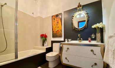 Casa en venta en Mijas.
Amplia vivienda con vistas a la ciudad y montañas en complejo residencial de prestigio.
Se ofrece una amplia vivienda de 190 m² (superficie útil: 115 m²) en la exclusiva urbanización El Coto, situada en el pintoresco municipi Дом в Mijas
