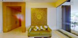Sathorn Gardens es un exclusivo complejo residencial ubicado en Thung Mahamek, Bangkok, finalizado en diciembre de 2008. Con 580 unidades distribuidas en 41 plantas, combina el lujo con un enfoque ecológico.
Su diseño de estilo resort y su excelente Sathorn Gardens