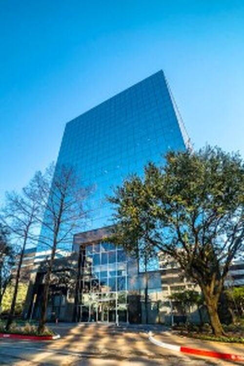 The Douglas es una torre de oficinas boutique ubicada en Preston Center, una de las zonas más codiciadas de Dallas, Texas. El edificio cuenta con acabados de clase A, vistas espectaculares y sistemas completamente modernizados. Gracias a su ubicación The Douglas