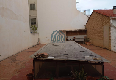 Detached House in La Torre (ref. 24789).
Valencia — a unique opportunity for investors and buyers seeking a custom home.
A detached house requiring full renovation is for sale in the charming neighborhood of La Torre, Valencia, priced at €265,000. T House in La Torre