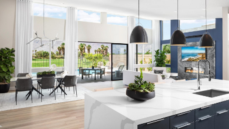 Nola at Escena es una comunidad de golf de lujo cerrada ubicada en Palm Springs, California, que ofrece 40 viviendas de un solo nivel con piscina privada y arquitectura moderna. Las casas cuentan con diseños de planta abierta y fachadas contemporánea Nola at Escena