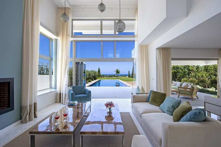 Akamas Bay Villas is an exquisite premium beachfront complex located in one of the most beautiful corners of Cyprus, near the Akamas Peninsula. Here, modern architecture and unique design blend harmoniously, turning each villa into your personal para Akamas Bay Villas