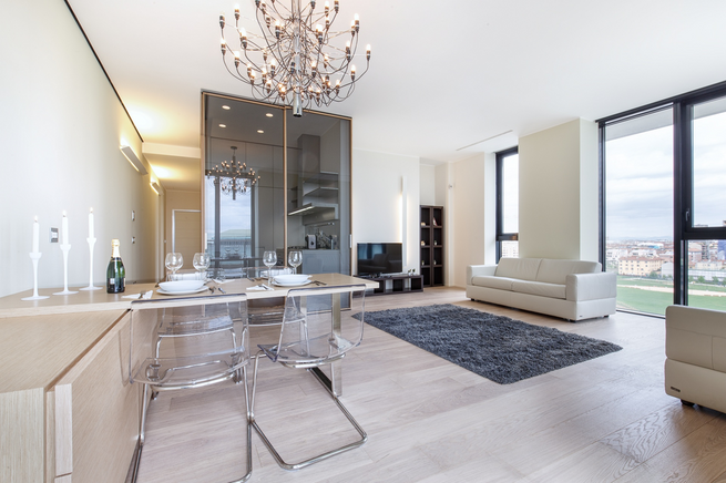 Torre Solaria — El símbolo moderno de Milán y la encarnación de la elegancia italiana
Concepto del proyecto
Torre Solaria es un rascacielos residencial de lujo desarrollado por COIMA SGR, ubicado en el prestigioso distrito Porta Nuova de Milán. For Torre Solaria