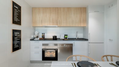 Piso en venta en Los Ríos (Mijas).
Vivienda moderna en promoción nueva rodeada de naturaleza.
Se ofrece un piso nuevo en el complejo residencial Los Ríos, ubicado en la zona de Las Lagunas, municipio de Mijas (provincia de Málaga). La propiedad se e Apartment in Los Ríos