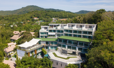 Pandora Residences es un conjunto residencial exclusivo compuesto por 13 elegantes viviendas de dos y tres niveles, ubicadas en una colina verde en pleno centro del distrito de Rawai, al sur de Phuket. El entorno natural que rodea el complejo crea un Pandora Residences