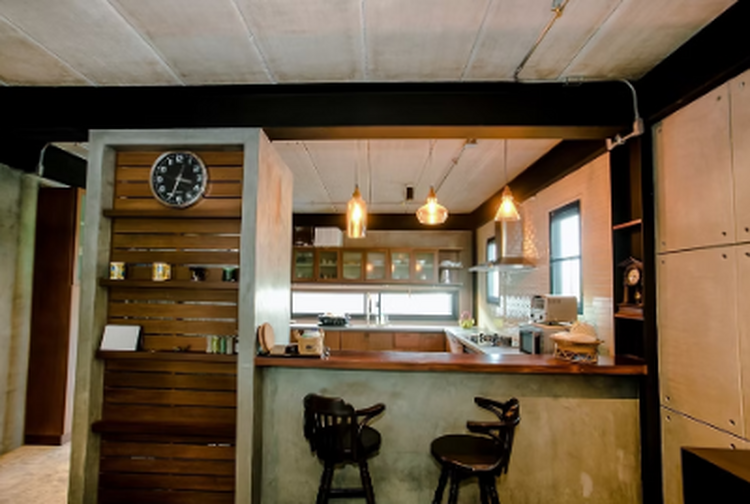 Private Residence – Sukhumvit 71 is a bespoke residential project in the Sukhumvit 71 area of Bangkok, encompassing renovation, extension, architectural work, furniture, and MEP systems. Commissioned by Khun Boon and Khun Chiaki, the project was exec Private Residence - Sukhumvit 71