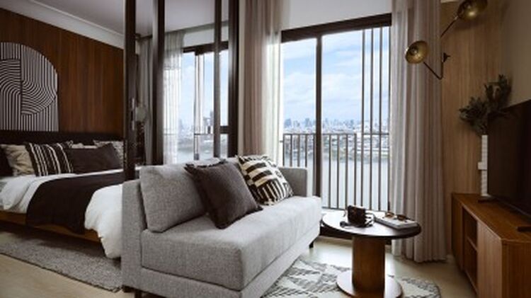 Nue Riverest Ratburana es un complejo residencial de estilo resort, situado a orillas del pintoresco río Chao Phraya. A solo diez minutos del distrito Rama 3, y con una conexión de transporte conveniente hacia Sathorn, ofrece un acceso rápido a los c Nue Riverest Ratburana