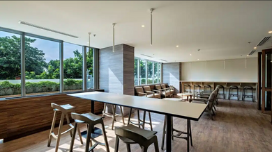 Marco Polo Residences —— 高处人生,尽览宿务天际与五星级奢华生活
项目概念
Marco Polo Residences 是由 Federal Land, Inc. 打造的旗舰住宅项目,坐落于菲律宾宿务市 Lahug 区 Nivel Hills 山顶。
项目融合自然与城市的优雅平衡,从窗外可俯瞰海岸线、青翠山丘与充满活力的城市天际线。
作为享誉国际的 Marco Polo Hotels(马哥孛罗酒店) 品牌的延伸,该项目结合了世界级舒适度、私密性与酒店式尊贵服务。它专 Marco Polo Residences