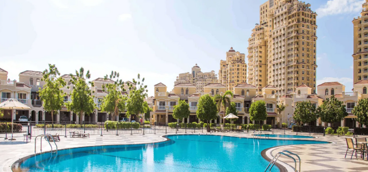 Royal Breeze Residences, located in the picturesque village of Al Hamra in Ras Al Khaimah, offers residents a tranquil life away from the hustle and bustle of the city. With stunning views of the open sea and pristine beaches, this complex combines e Royal Breeze